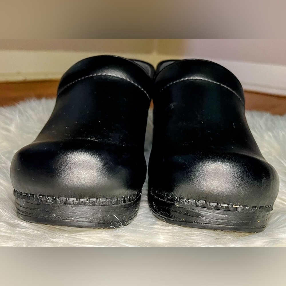 Dansko Professional Black Leather Clog - Picture 6 of 13